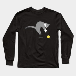 Funny scared cat and lemon Long Sleeve T-Shirt